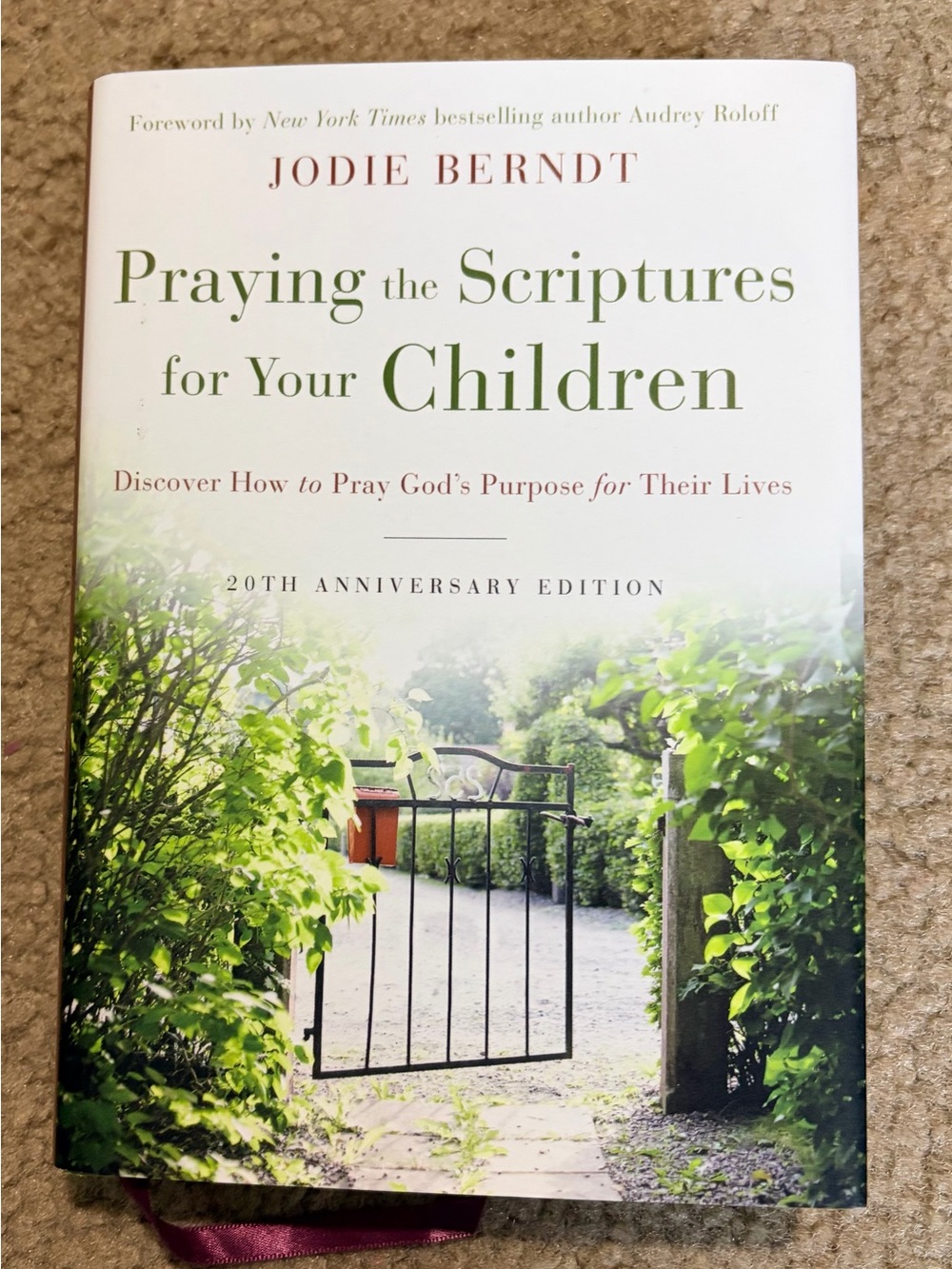 Praying the Scriptures for Your Children by Jodie Berndt - Green & White Cover